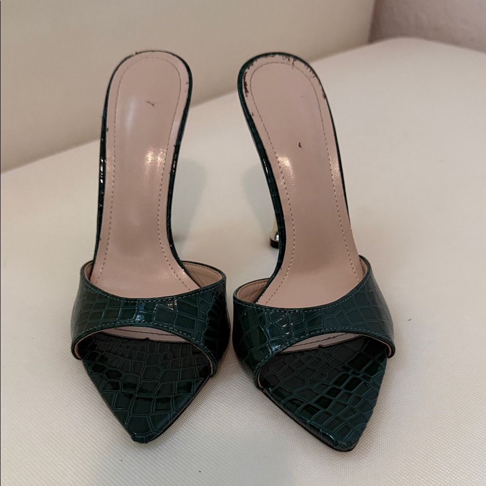 Elegant Green Croc-Embossed Women's Heels